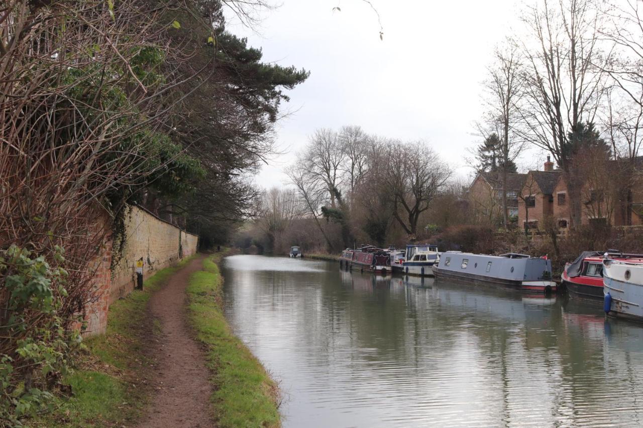 Canal View Cottage With Log Fire & Parking Blisworth Exterior foto